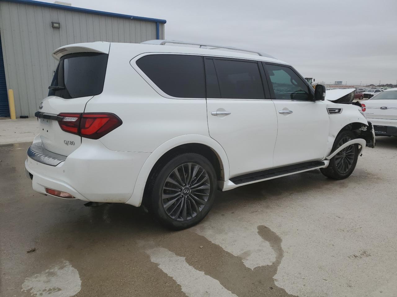 2021 Infiniti QX80 - Image 3