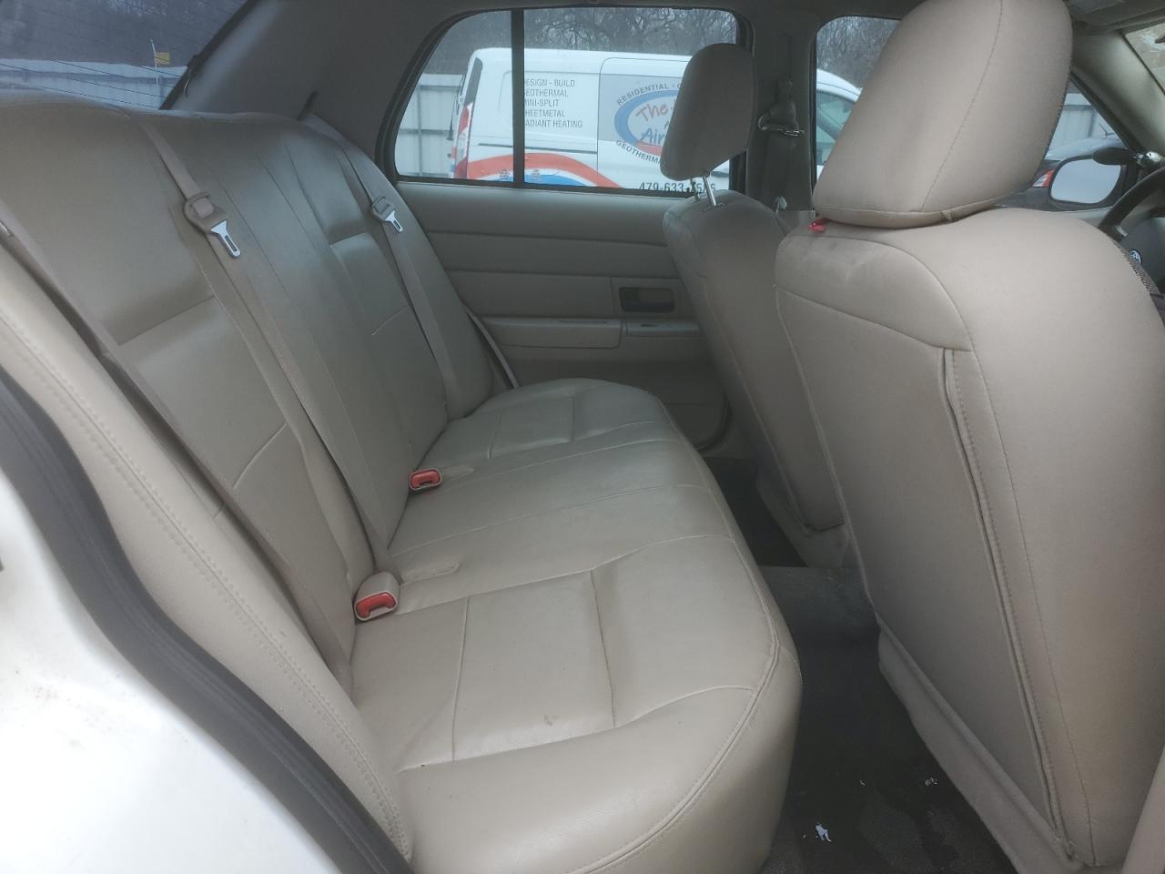 2010 Ford Crown Victoria - Image 10