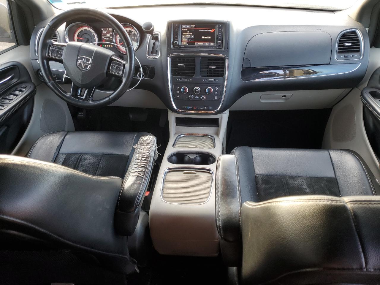 2017 Dodge Caravan - Image 8
