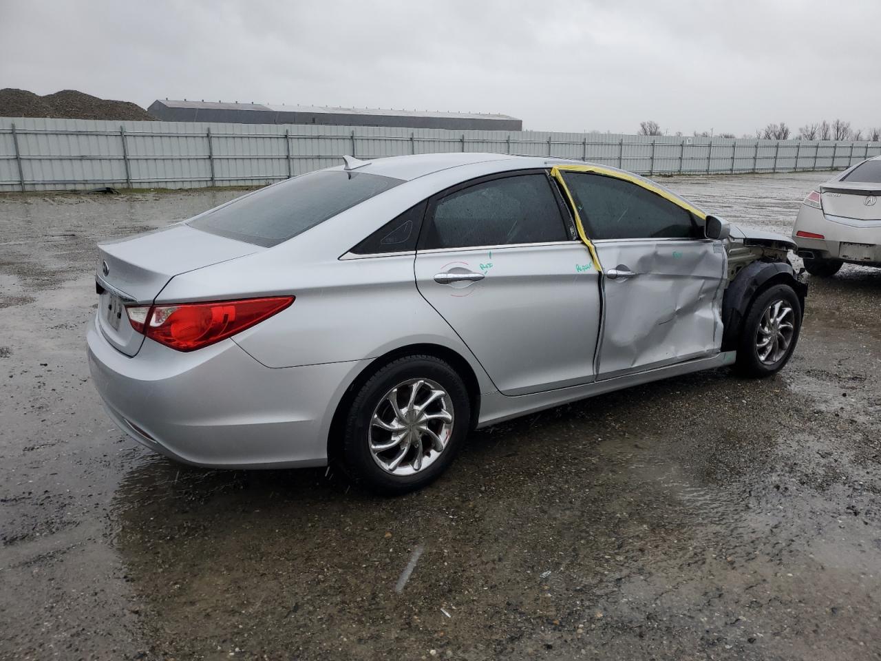 2011 Hyundai Sonata - Image 3