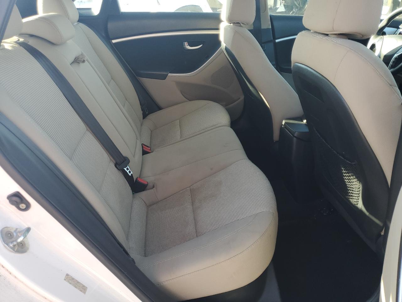 2014 Hyundai Elantra - Image 10