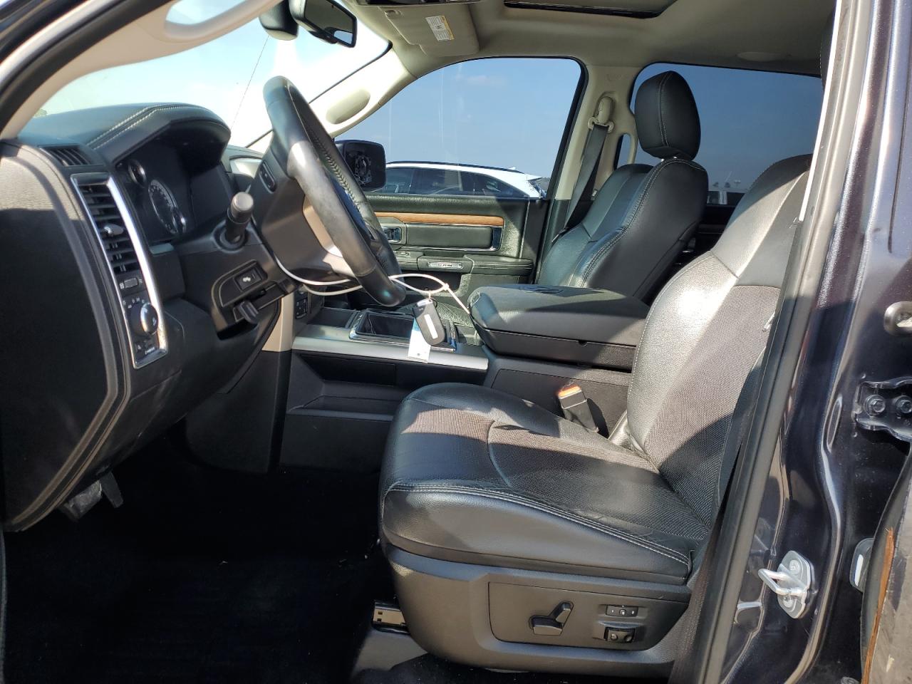 2015 RAM 1500 - Image 7