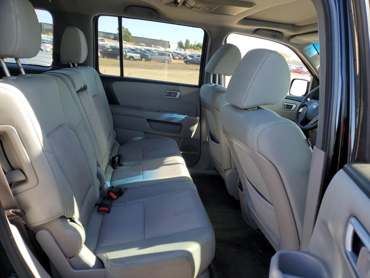 2015 Honda Pilot - Image 12