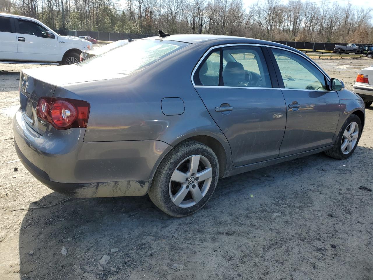 2009 Volkswagen Jetta - Image 3