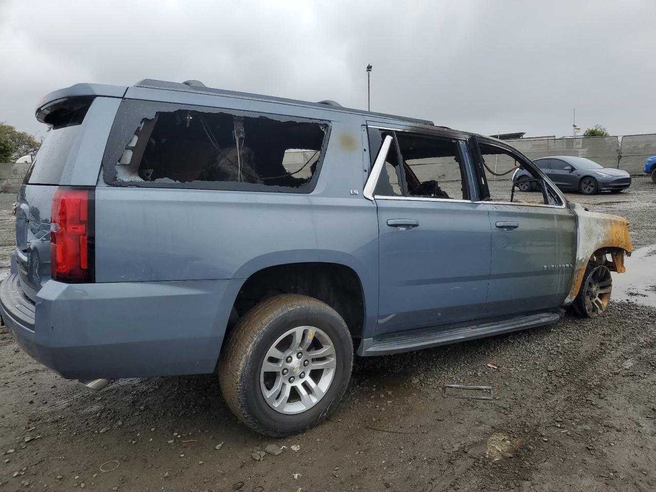 2015 Chevrolet Suburban - Image 3
