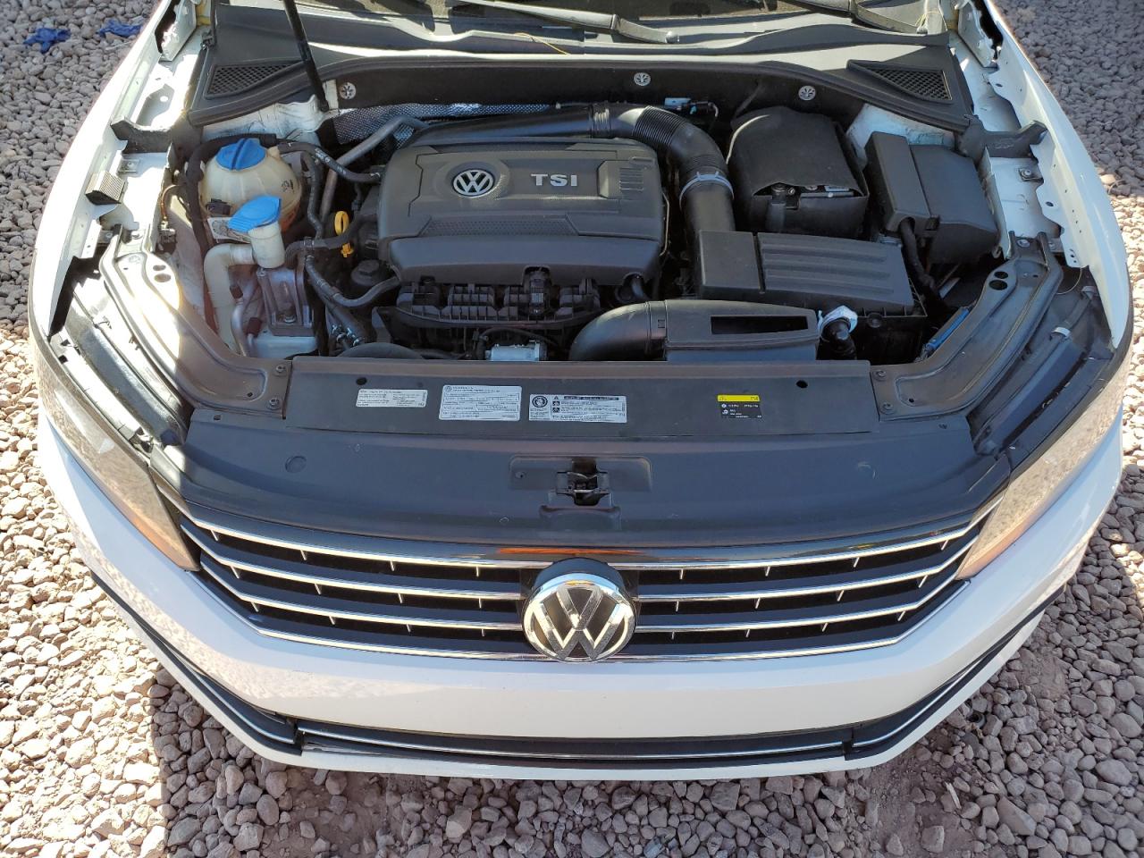 2016 Volkswagen Passat - Image 11