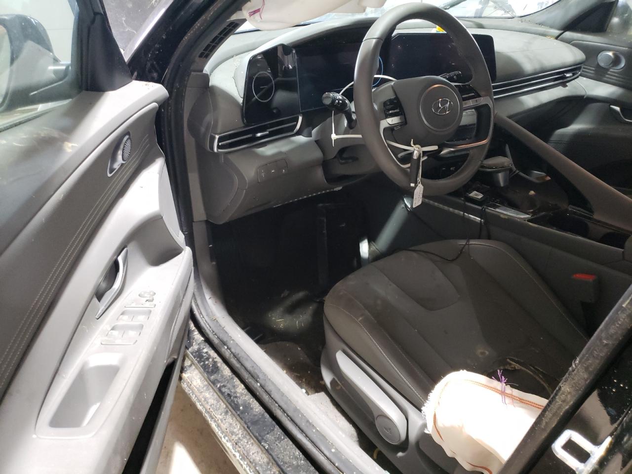 2023 Hyundai Elantra - Image 8