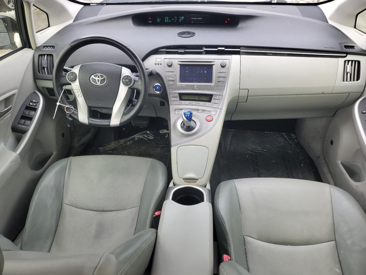 2013 Toyota Prius - Image 8