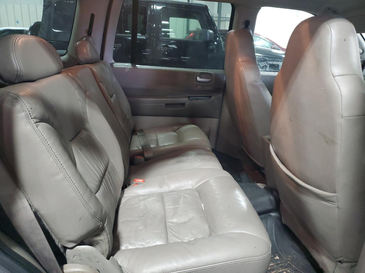 2003 Dodge Durango - Image 11