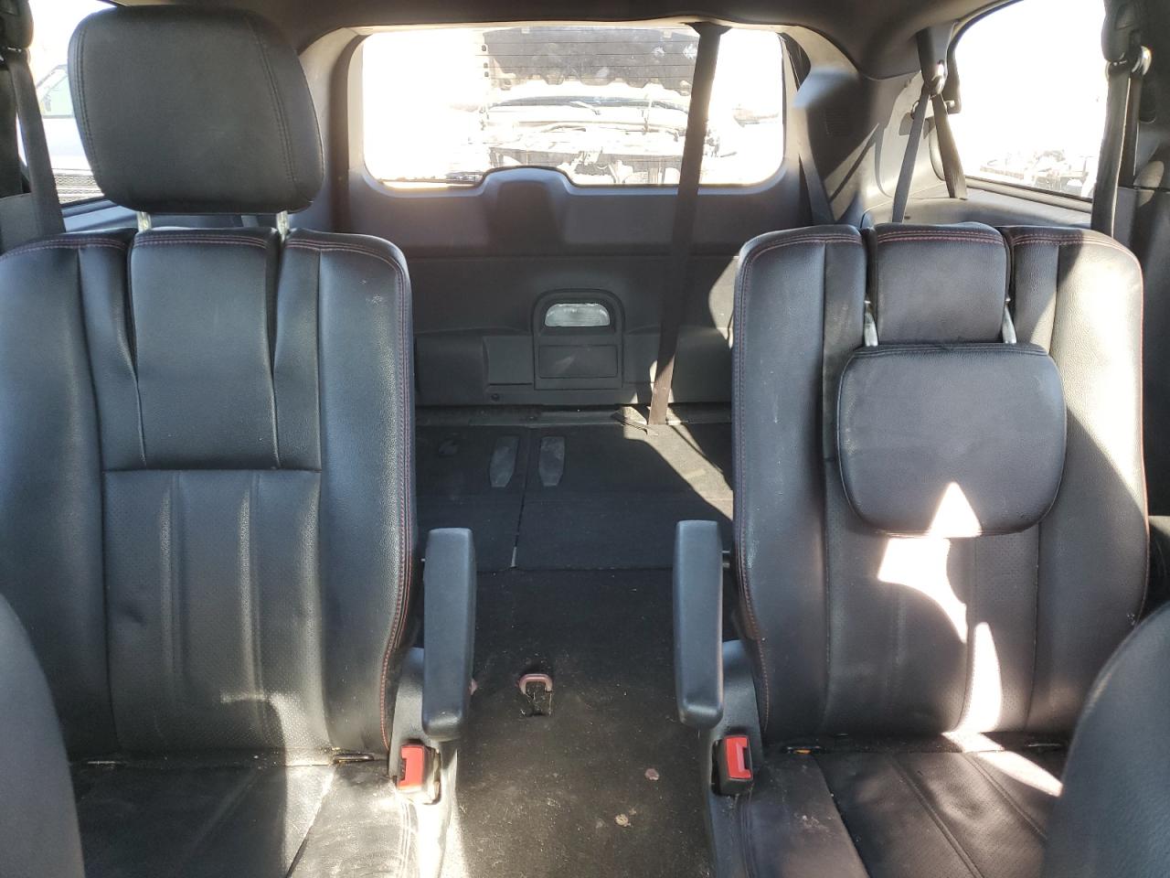 2020 Dodge Caravan - Image 10