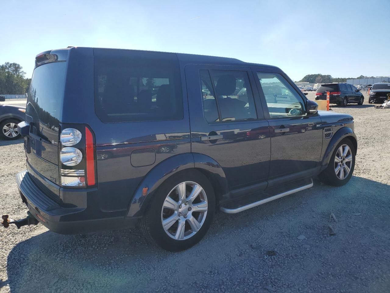 2016 Land Rover LR4 - Image 3