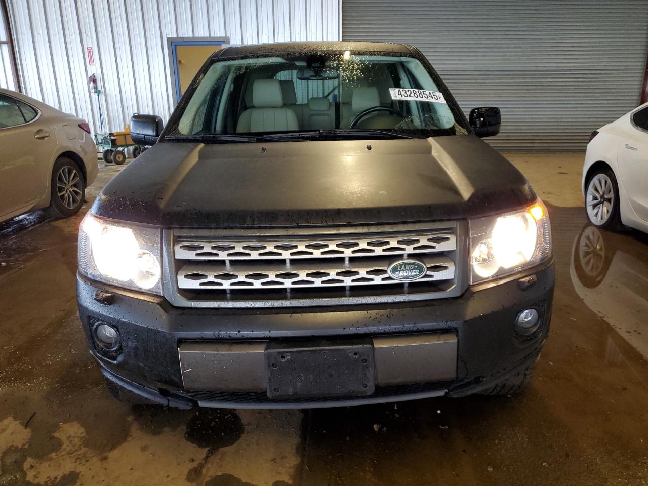 2011 Land Rover LR2 - Image 5