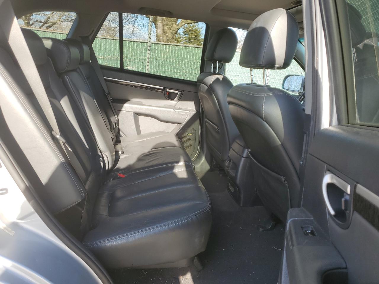 2009 Hyundai Santa Fe - Image 11