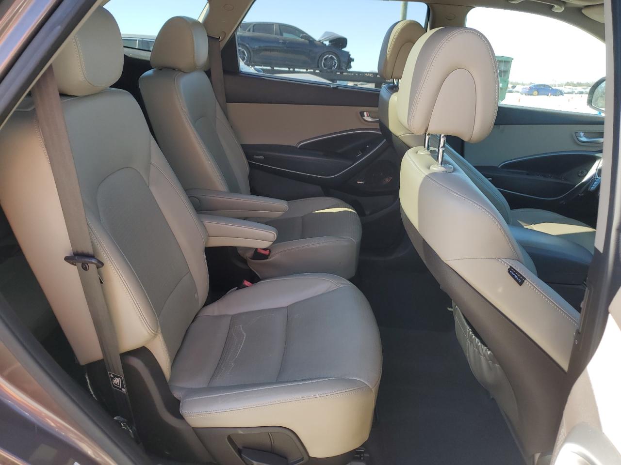 2013 Hyundai Santa Fe - Image 11
