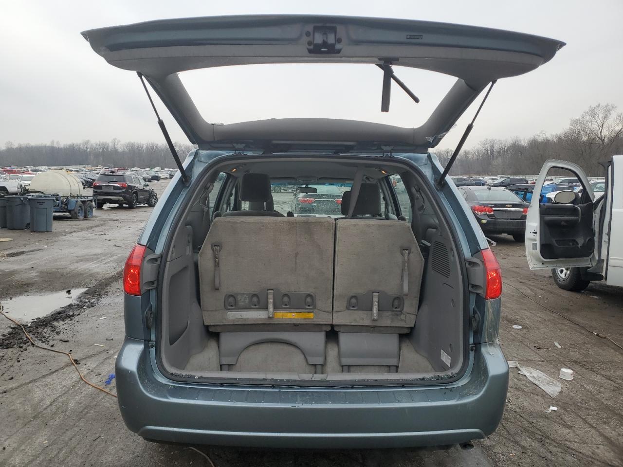 2009 Toyota Sienna - Image 6