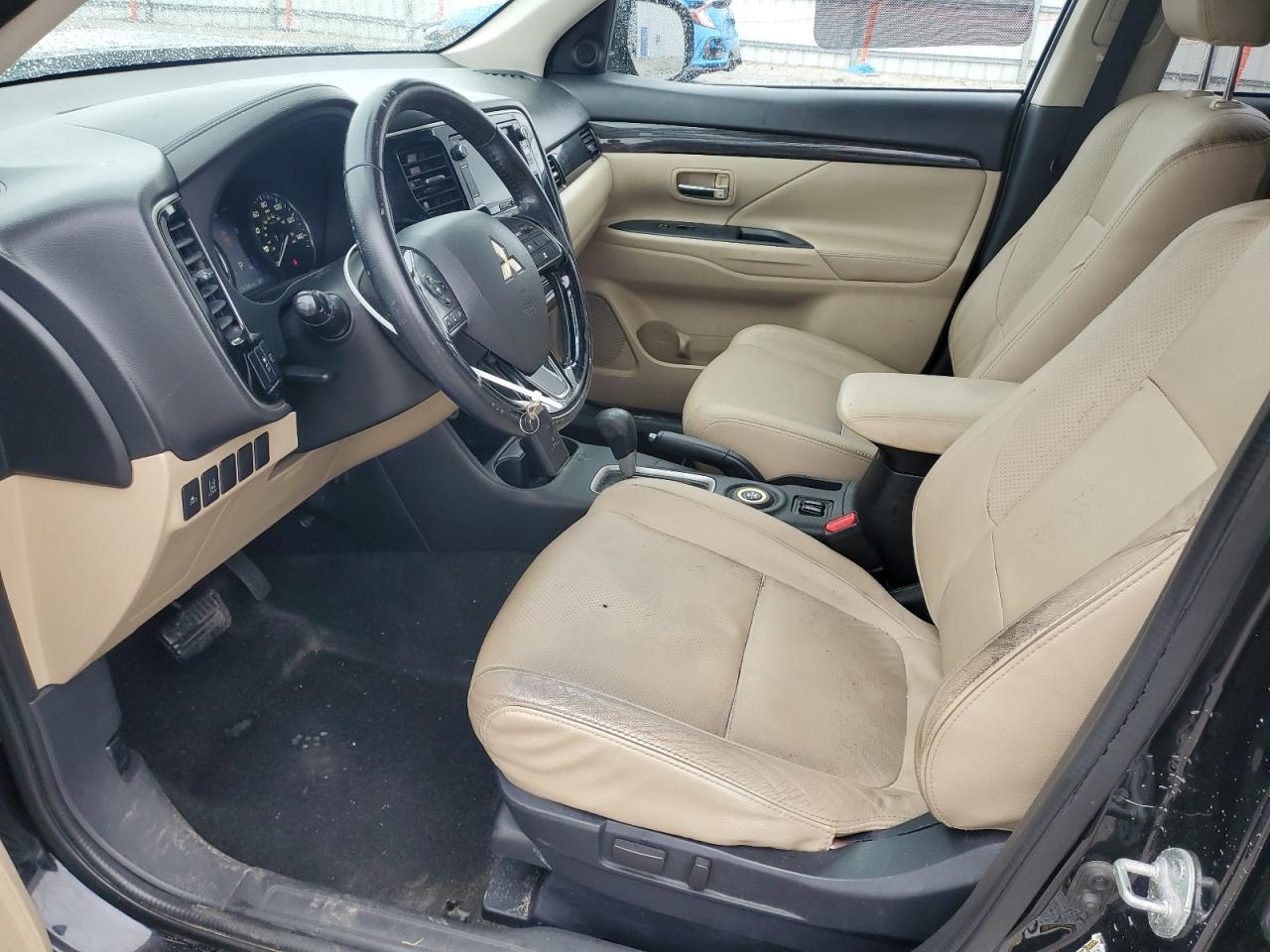 2016 Mitsubishi Outlander - Image 7