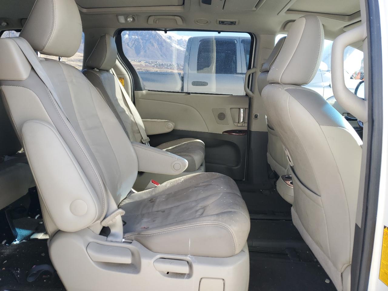 2014 Toyota Sienna - Image 11