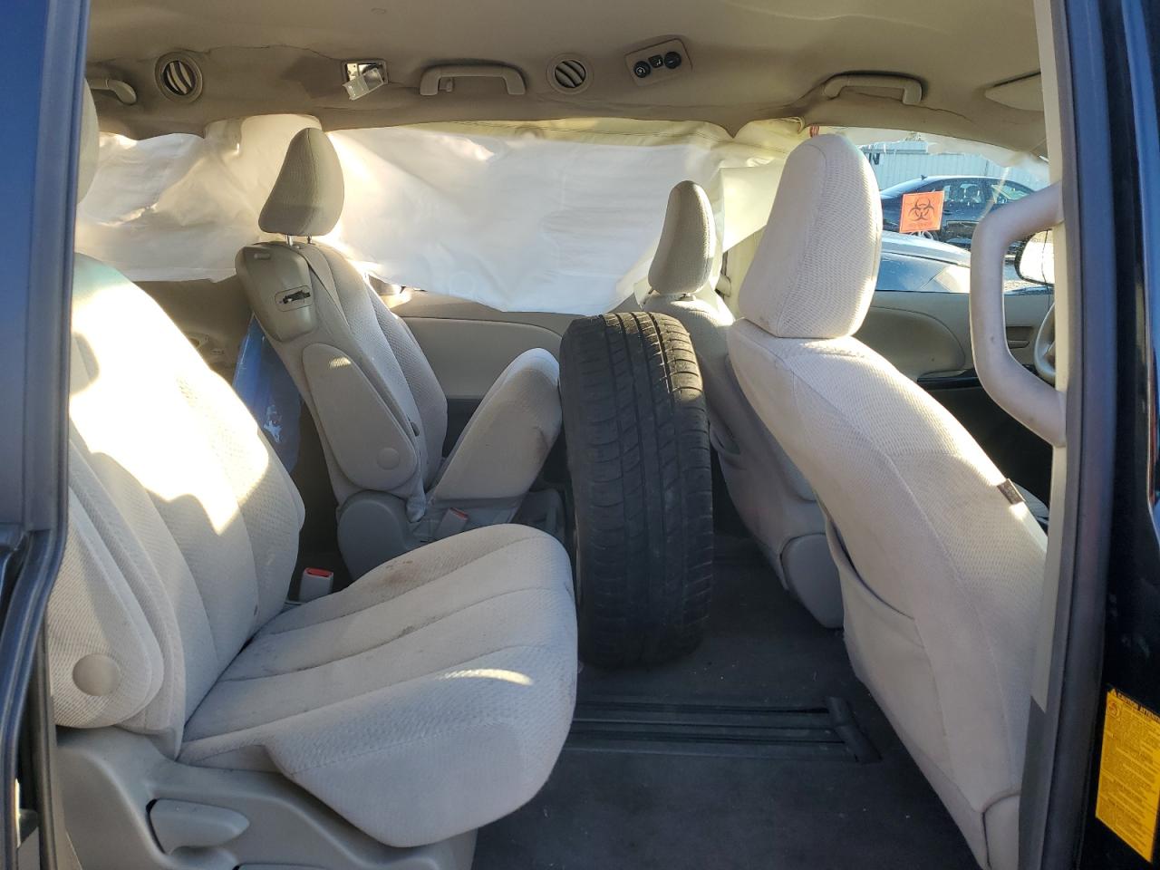 2012 Toyota Sienna - Image 11