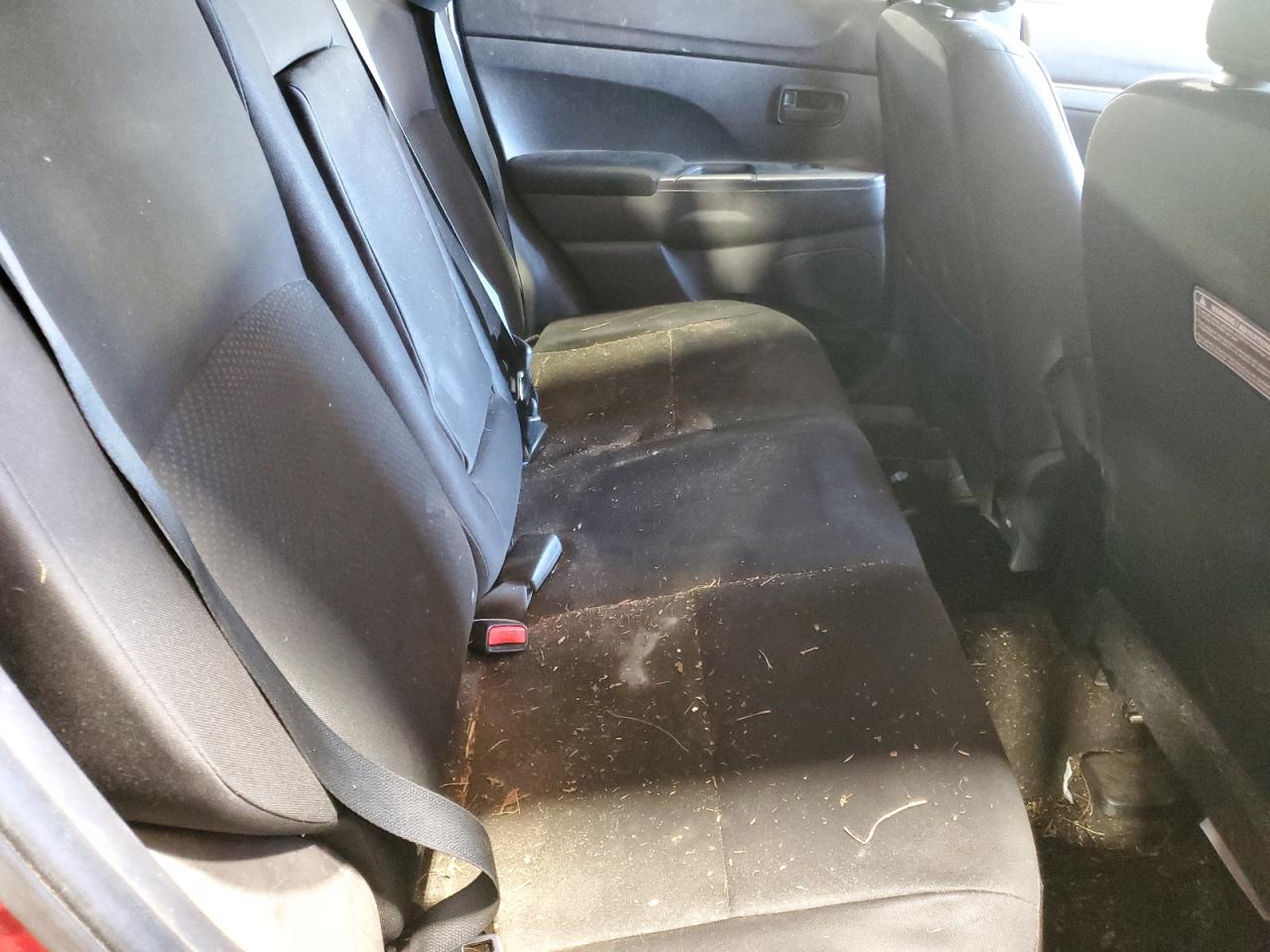 2014 Mitsubishi Outlander - Image 11