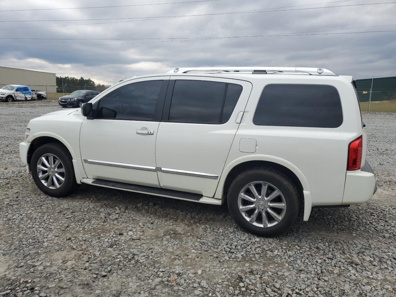 2010 Infiniti QX56 - Image 2