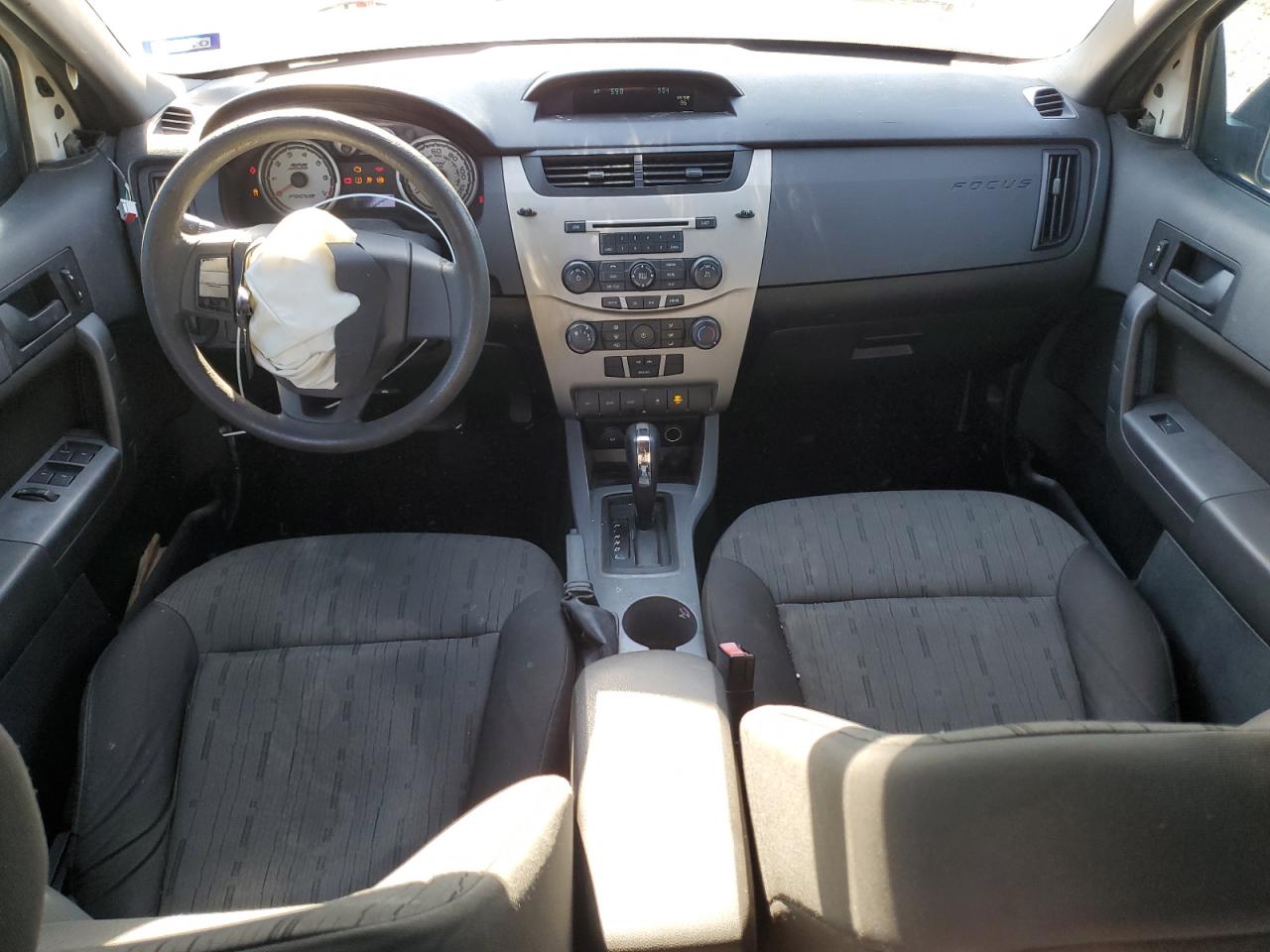 2010 Ford Focus - Image 8