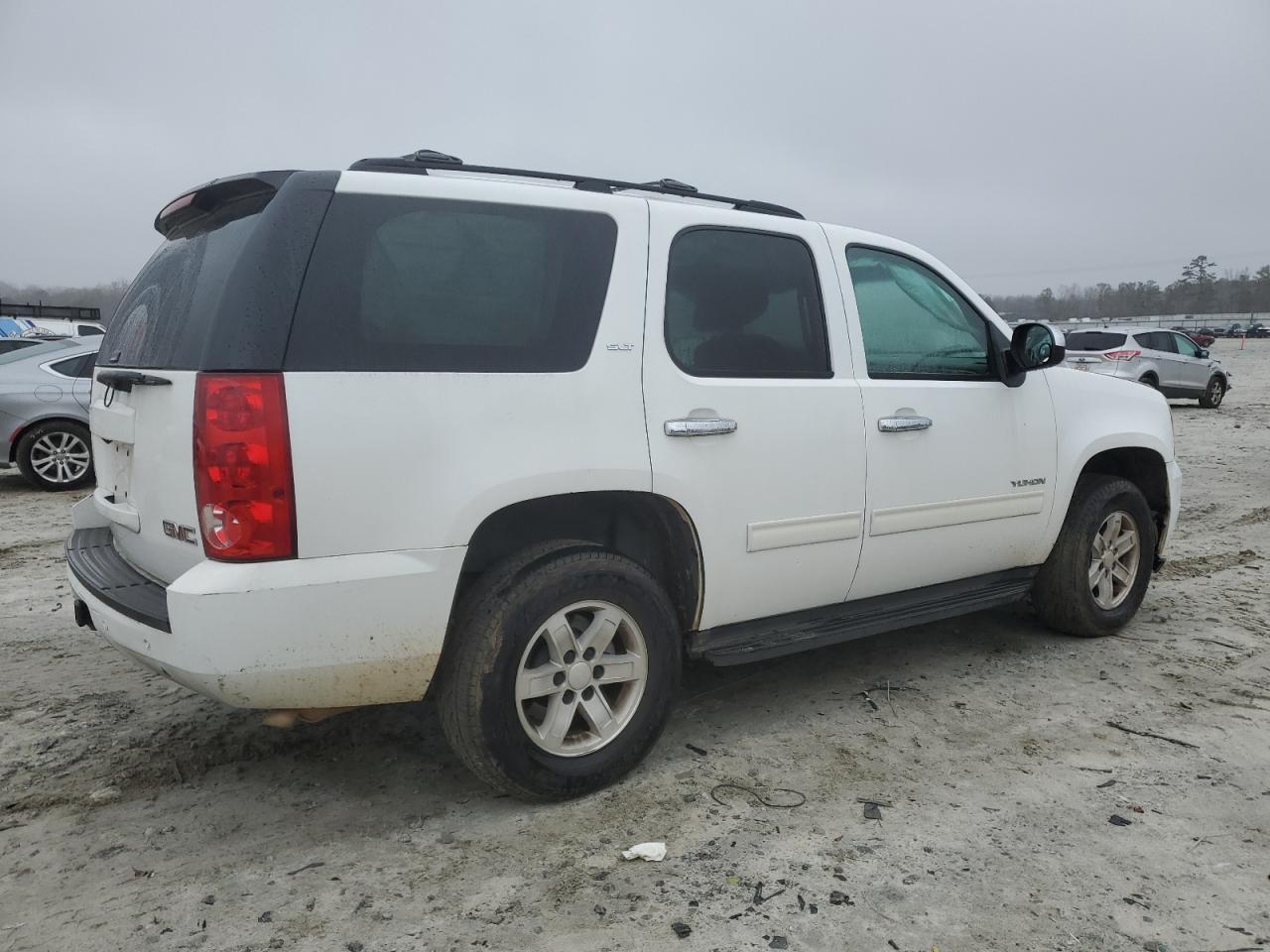 2010 GMC Yukon - Image 3