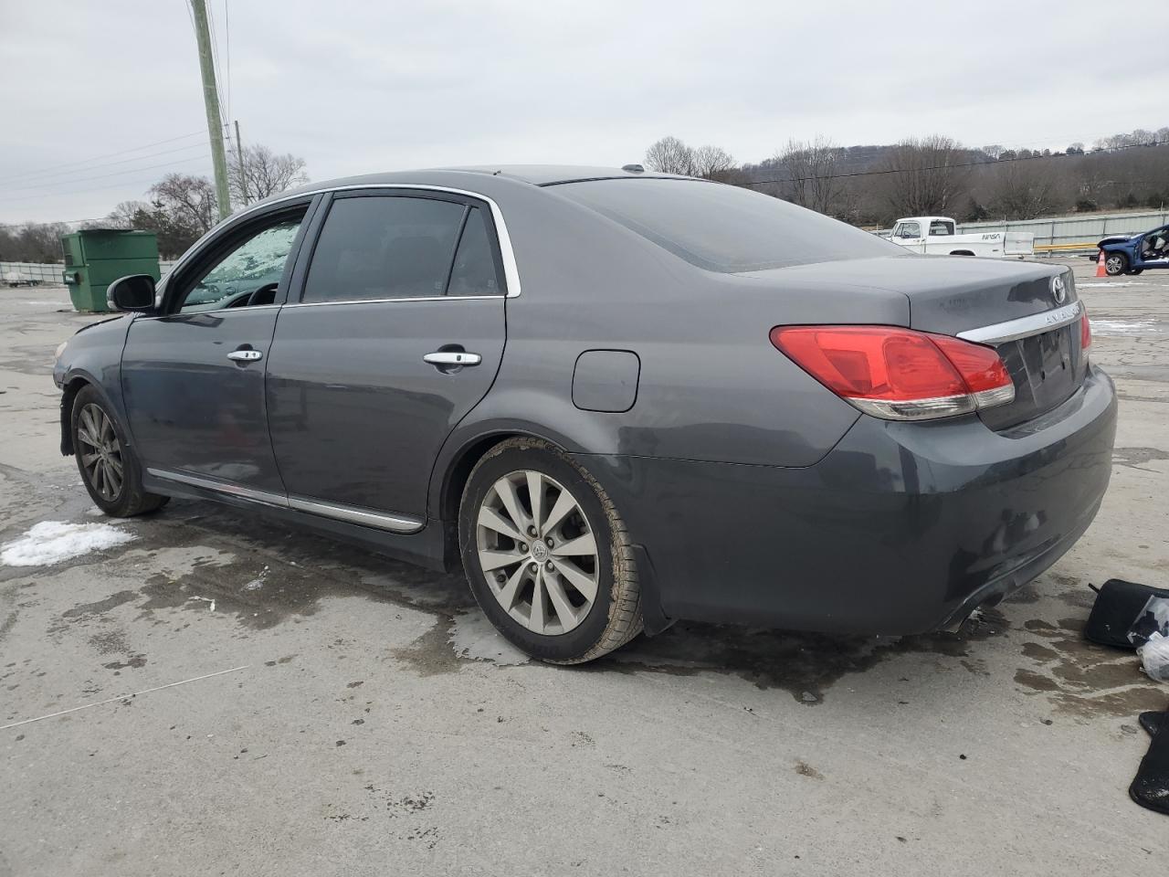2012 Toyota Avalon - Image 2
