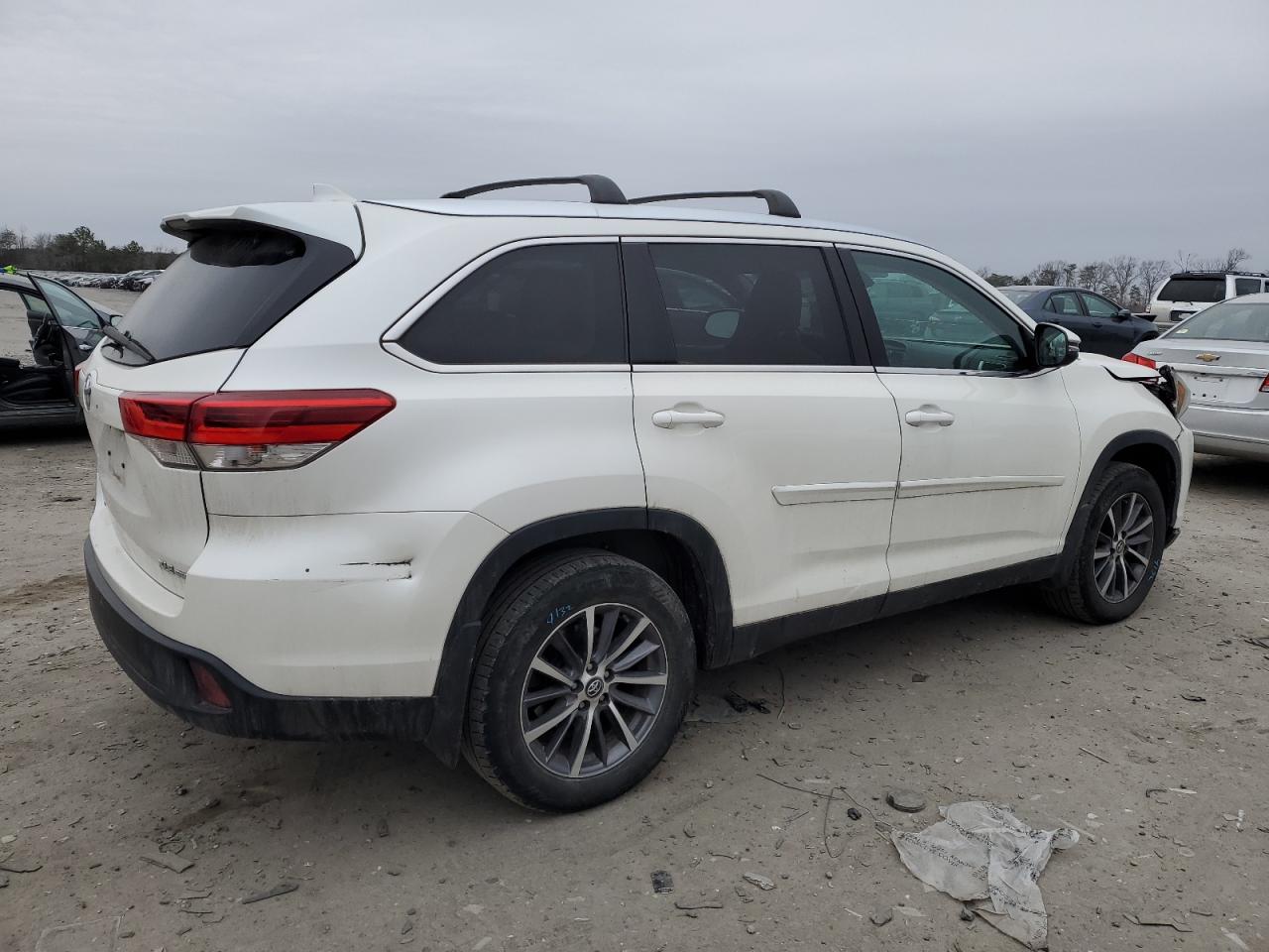 2019 Toyota Highlander - Image 3