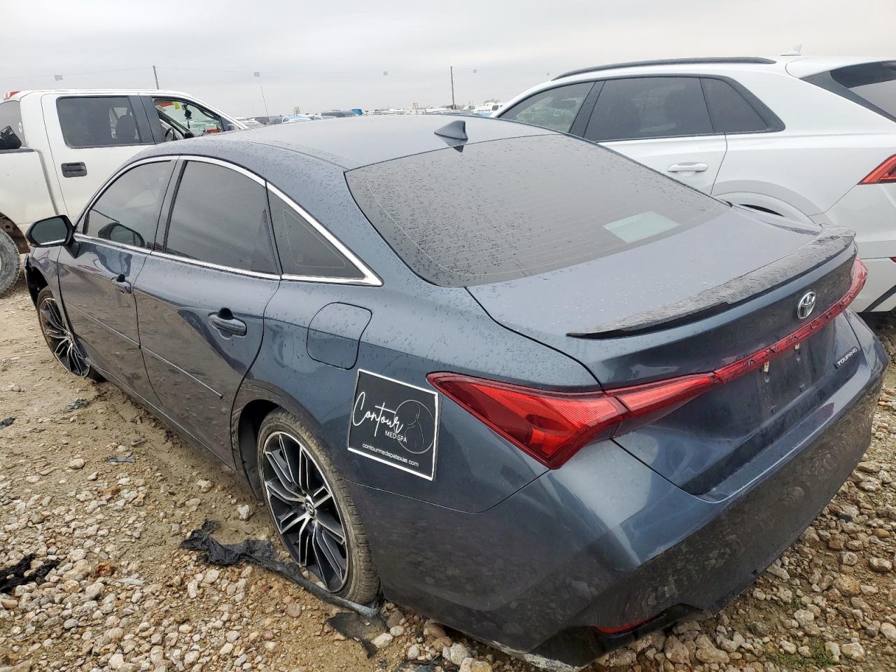 2019 Toyota Avalon - Image 2