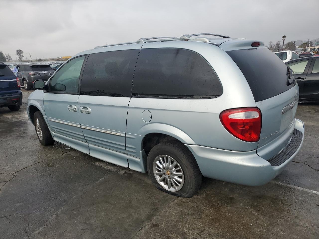 2002 Chrysler Town & Country - Image 2