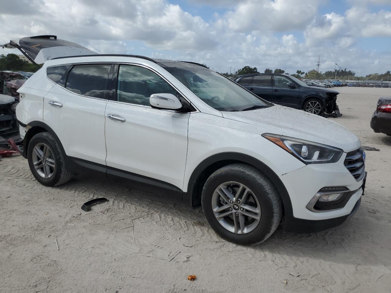 2017 Hyundai Santa Fe - Image 4