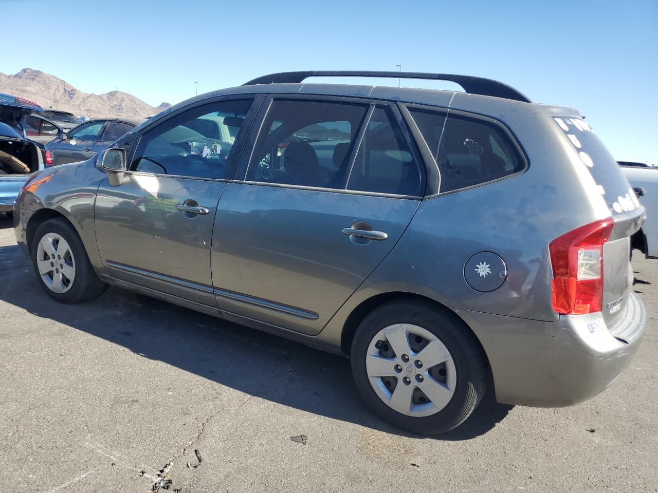 2009 Kia Rondo - Image 2