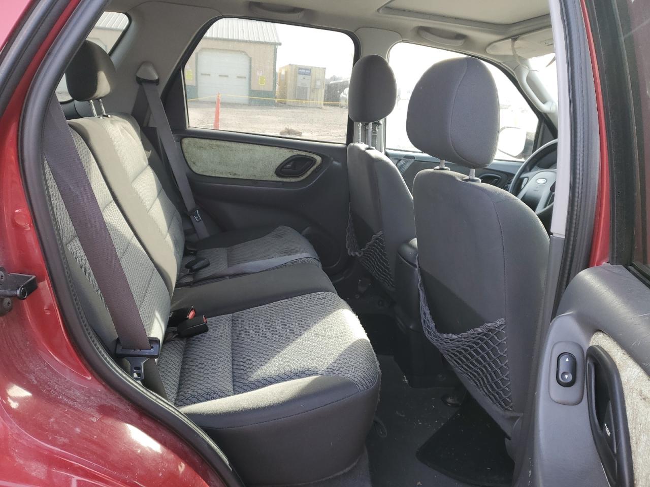 2004 Ford Escape - Image 10