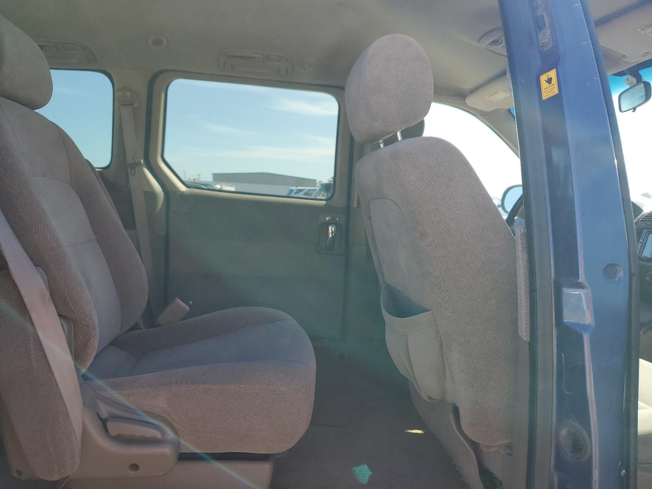 2003 Kia Sedona - Image 11