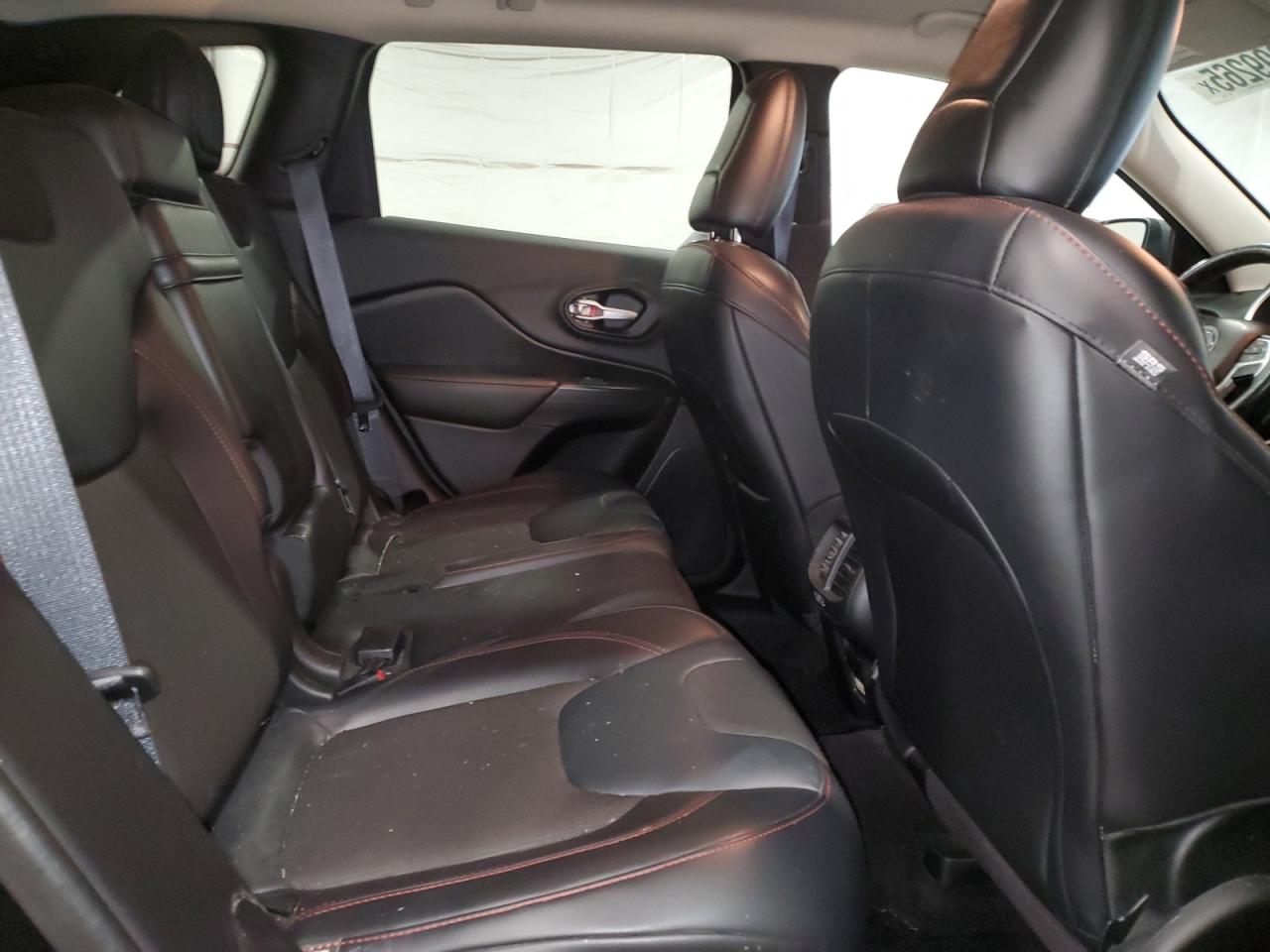 2016 Jeep Cherokee - Image 11