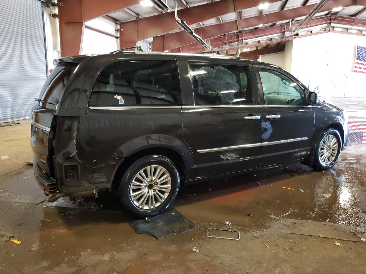 2014 Chrysler Town & Country - Image 3
