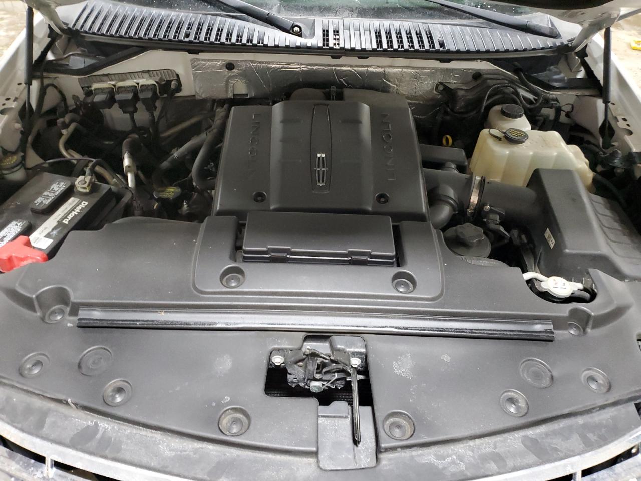 2013 Lincoln Navigator - Image 12