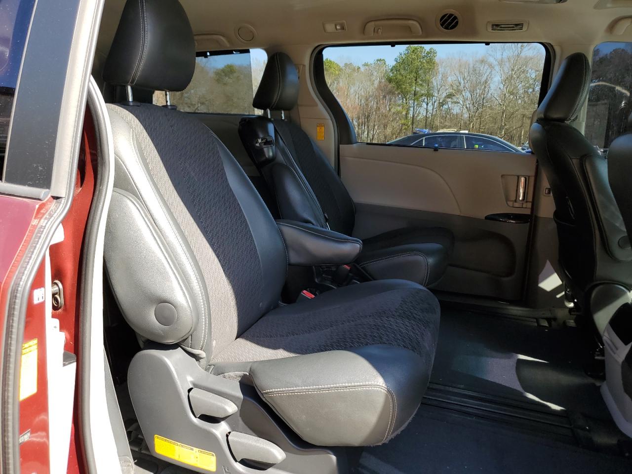 2014 Toyota Sienna - Image 11