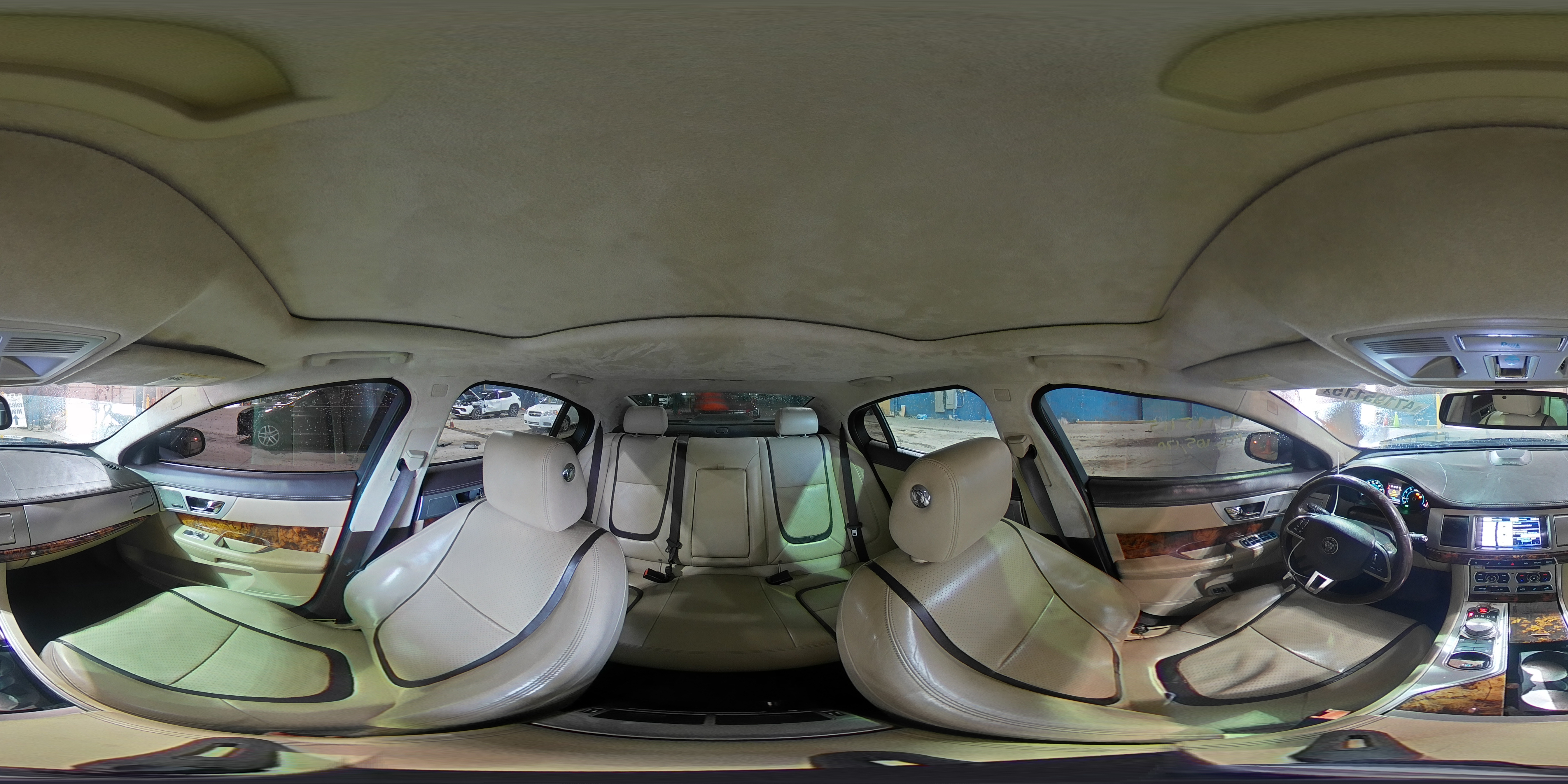 2015 Jaguar XF - Image 14