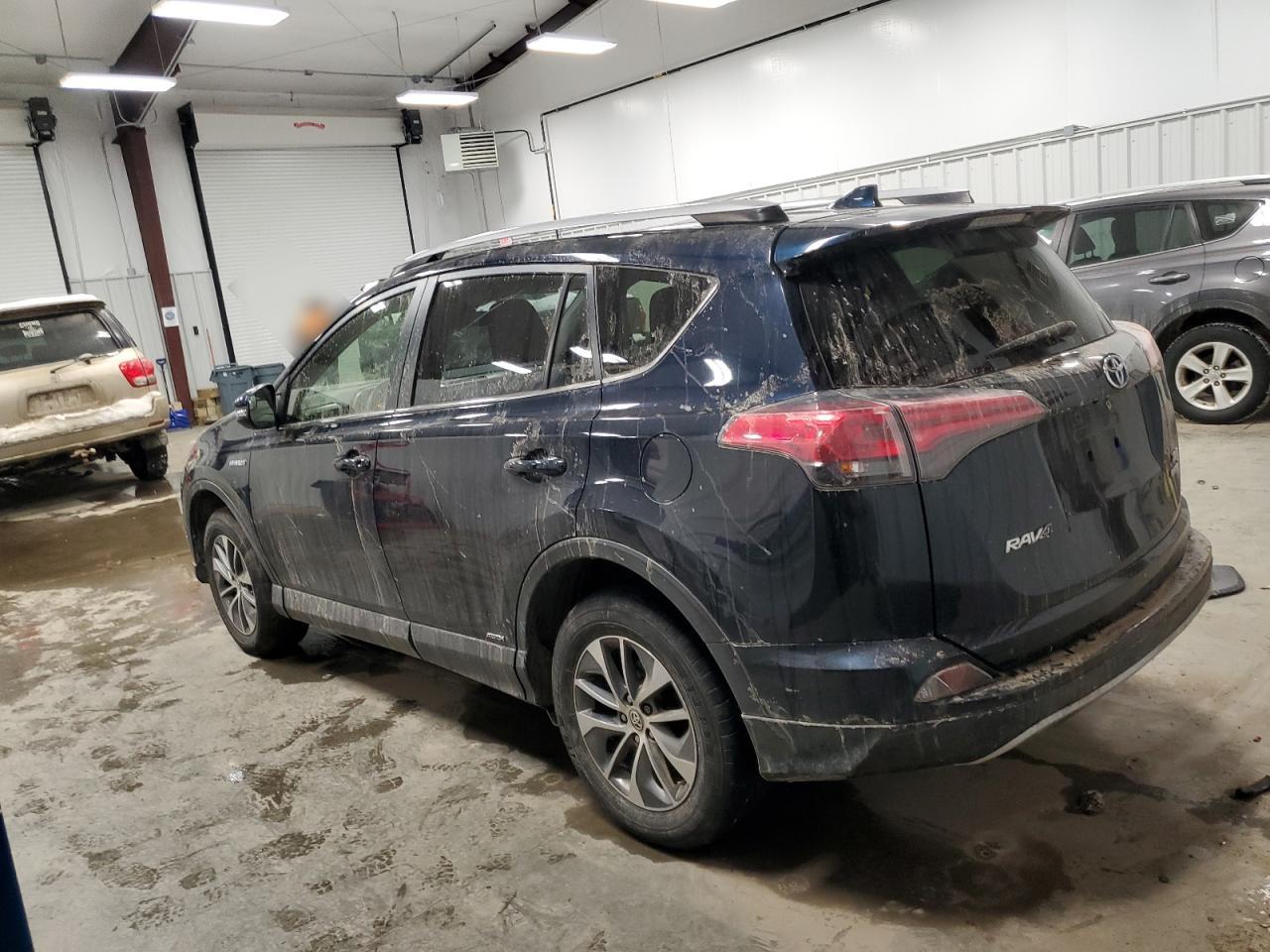 2017 Toyota RAV 4 - Image 2