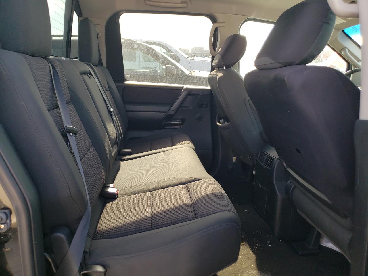 2014 Nissan Titan - Image 10