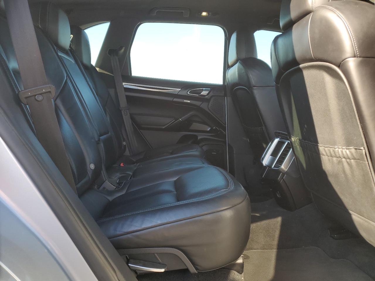 2017 Porsche Cayenne - Image 11