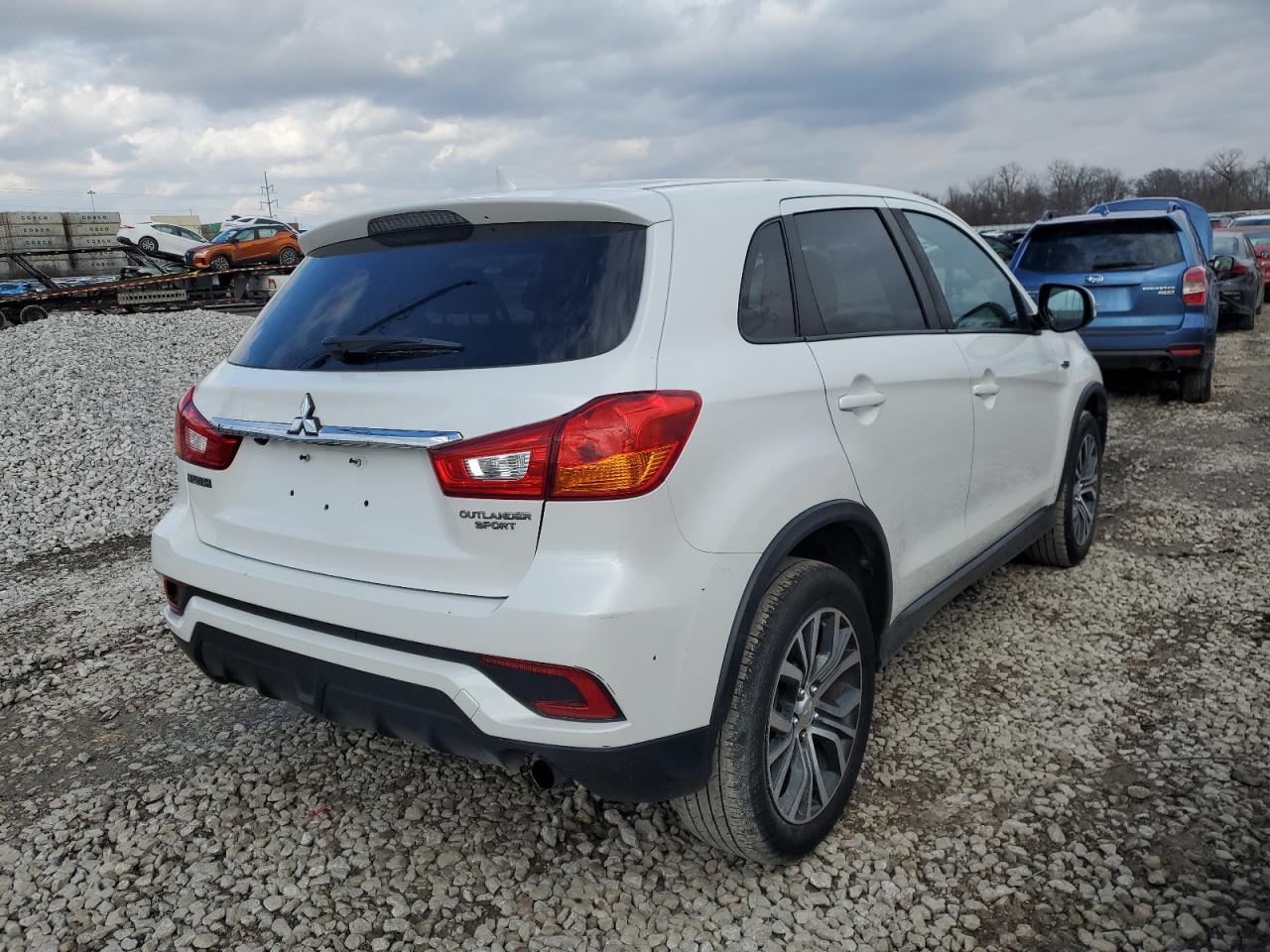2018 Mitsubishi Outlander - Image 3