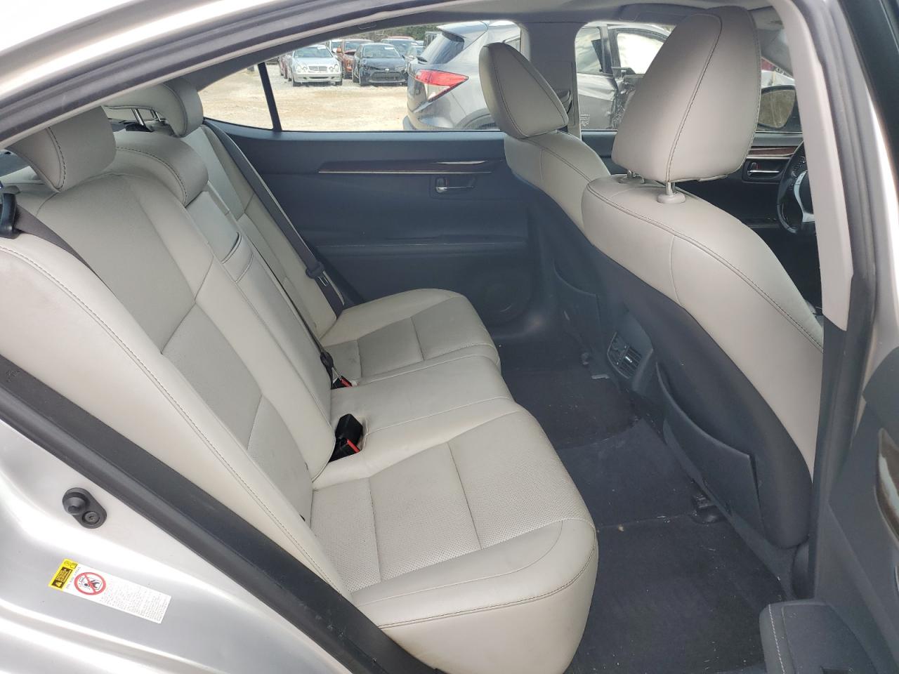 2013 Lexus ES - Image 10