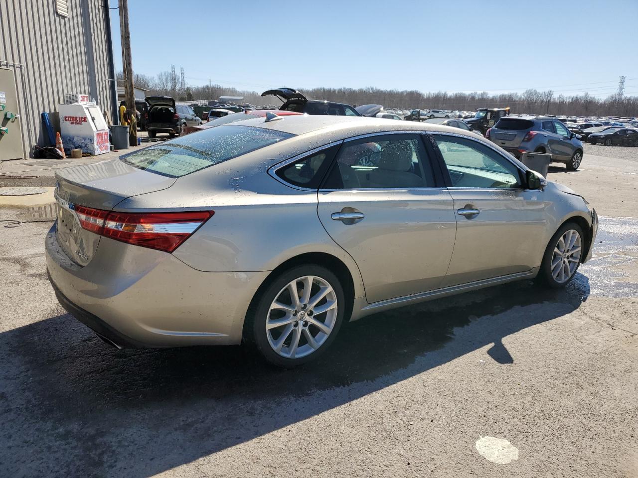 2015 Toyota Avalon - Image 3