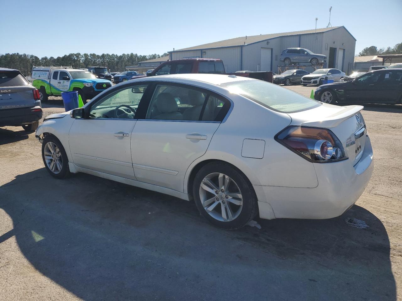 2010 Nissan Altima - Image 2