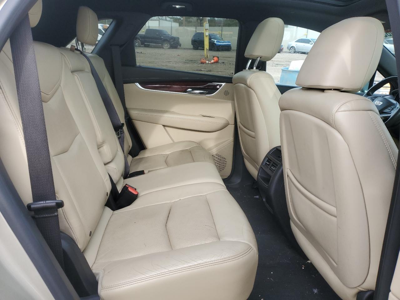 2017 Cadillac XT5 - Image 11