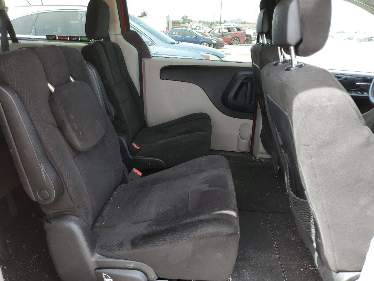 2012 Dodge Caravan - Image 11