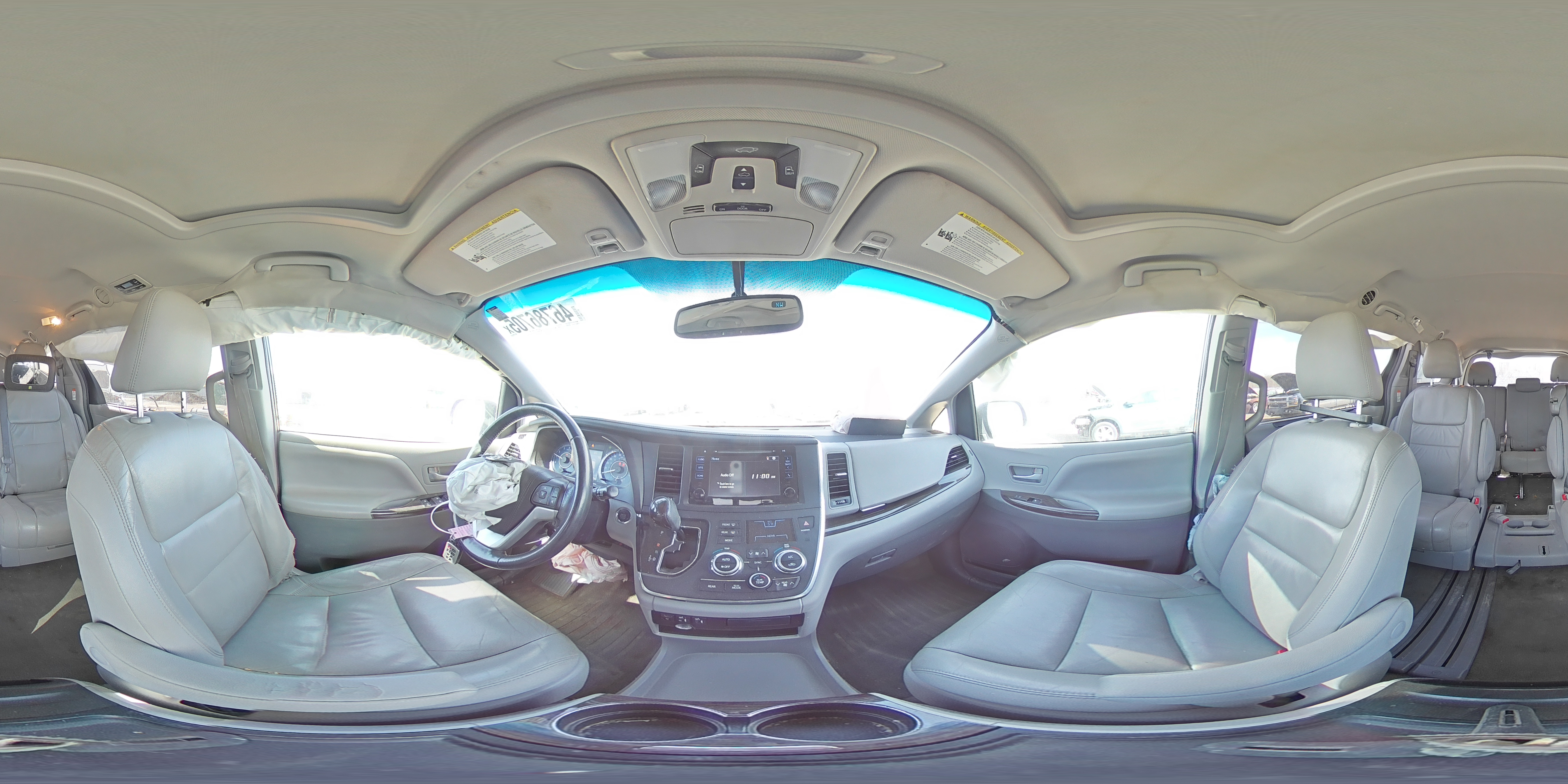 2016 Toyota Sienna - Image 13