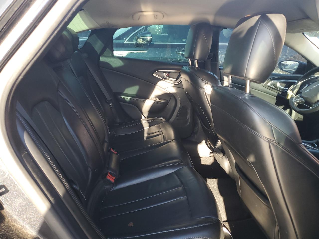 2017 Chrysler 200 - Image 10